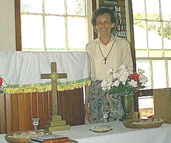 Esther Hanners speaks on Utila